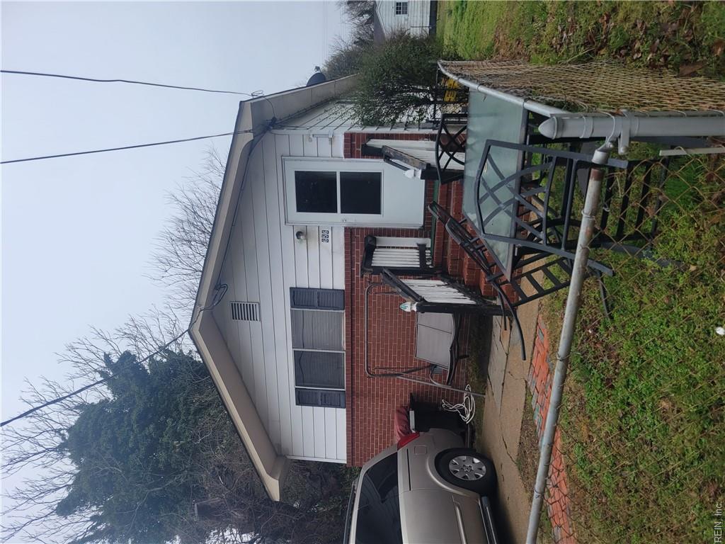 656 20th St Property Photo 1