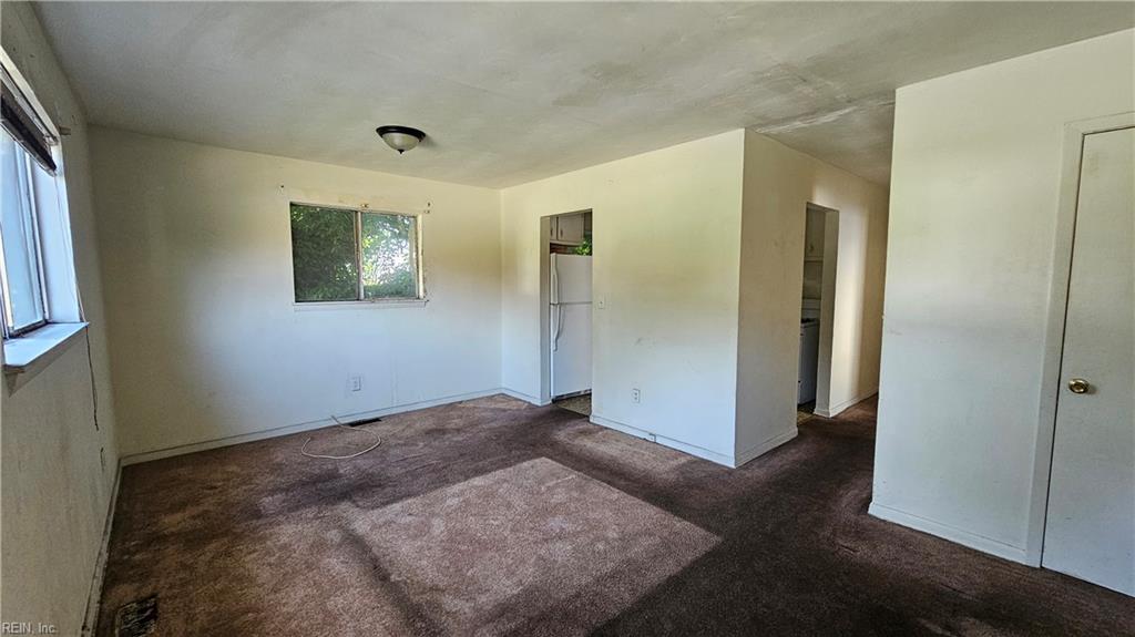 656 20th St Property Photo 2