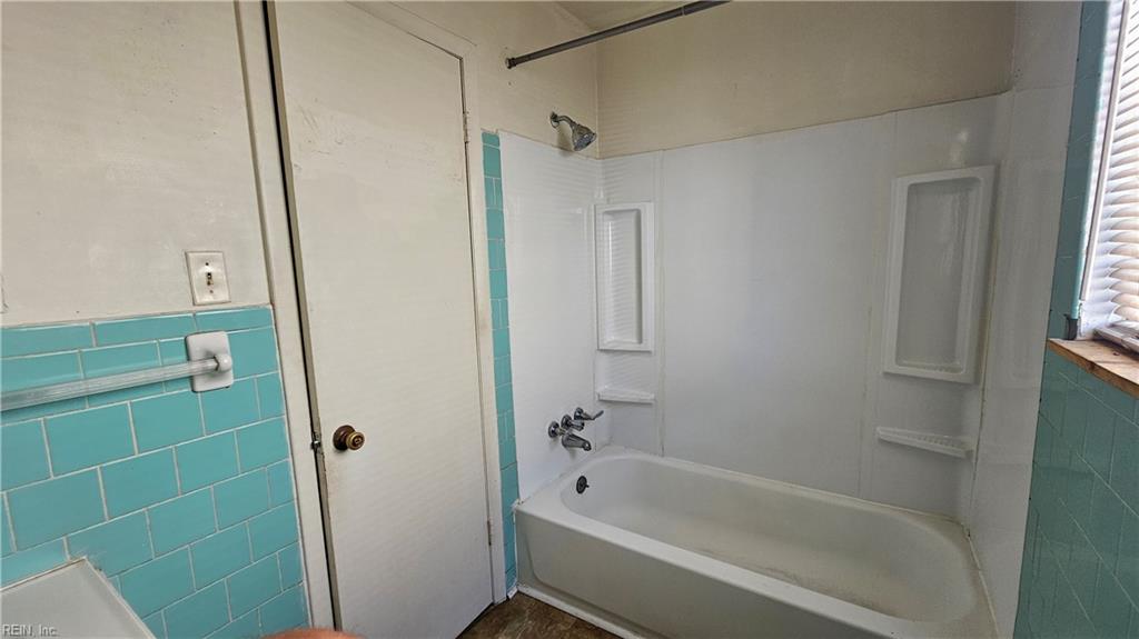 656 20th St Property Photo 3