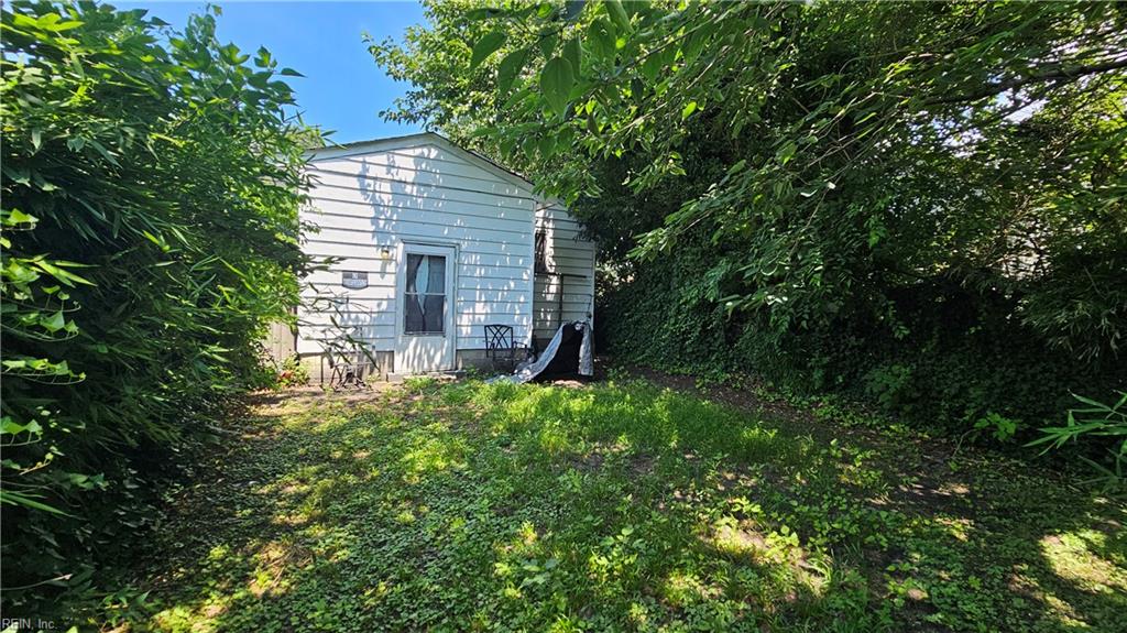 656 20th St Property Photo 5