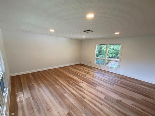 1701 N River Rd Property Photo 10
