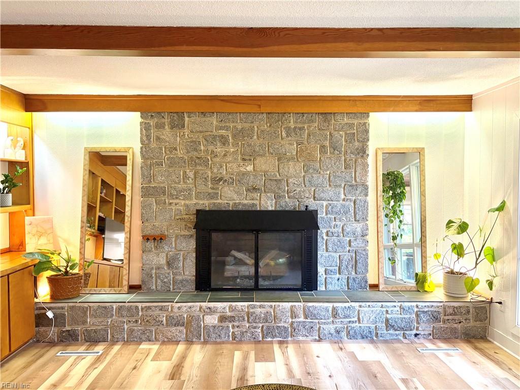 1701 N River Rd Property Photo 16