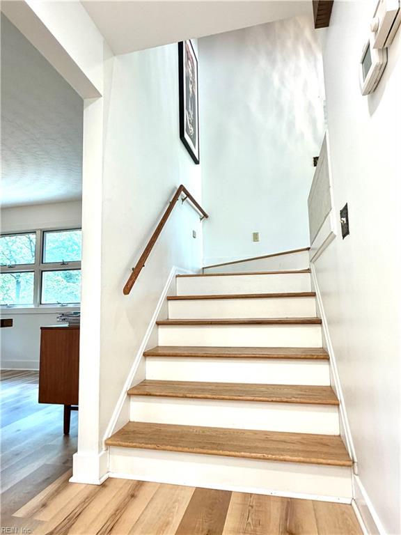 1701 N River Rd Property Photo 32