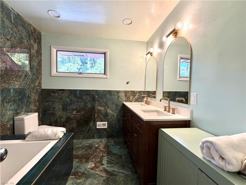 1701 N River Rd Property Photo 34