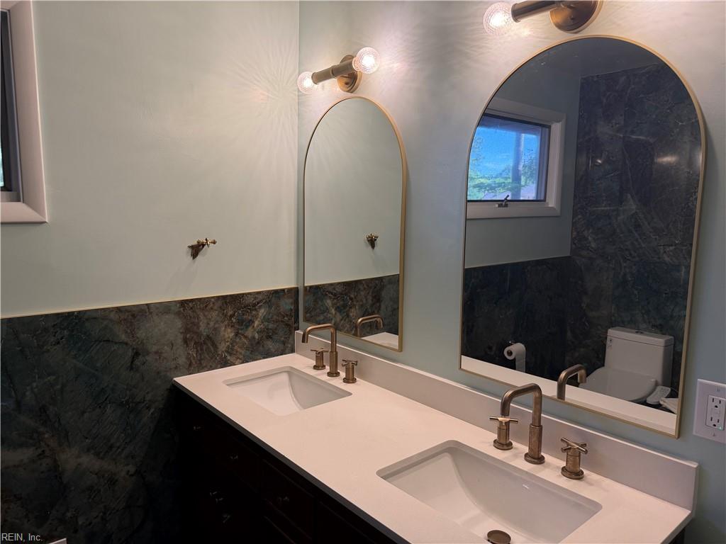 1701 N River Rd Property Photo 36
