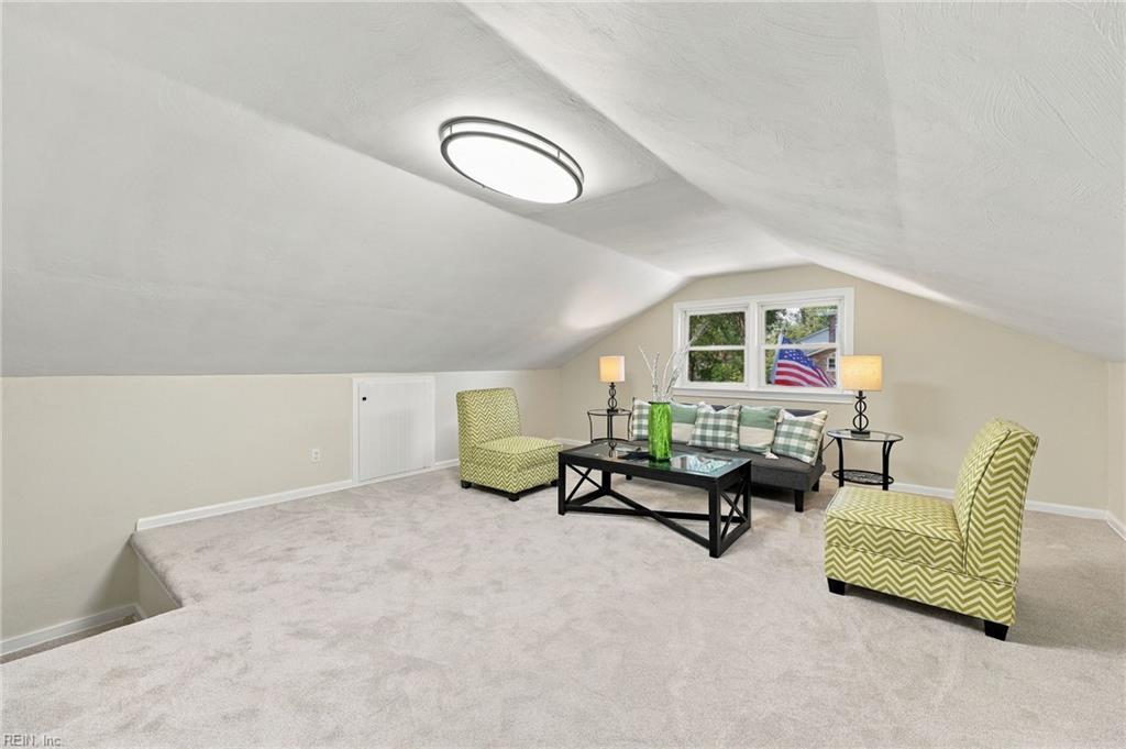 957 Edwin Dr Property Photo 35