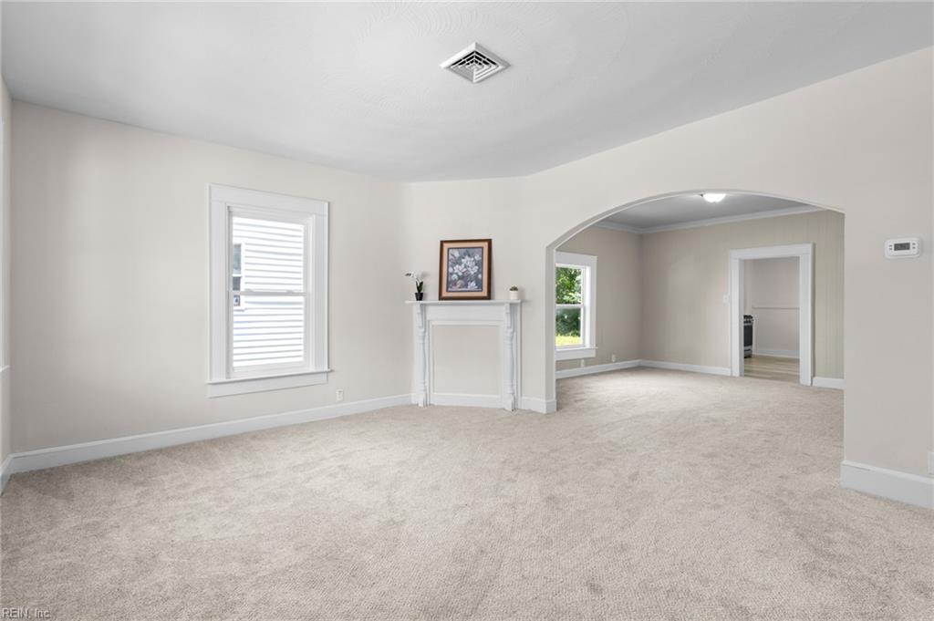 146 Pine St Property Photo 5