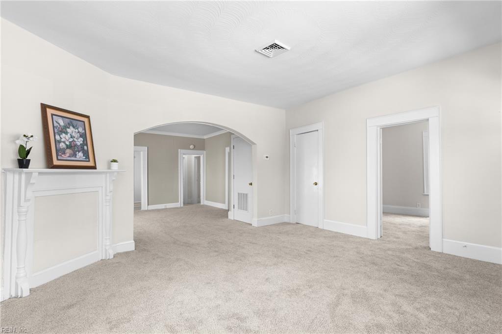 146 Pine St Property Photo 6