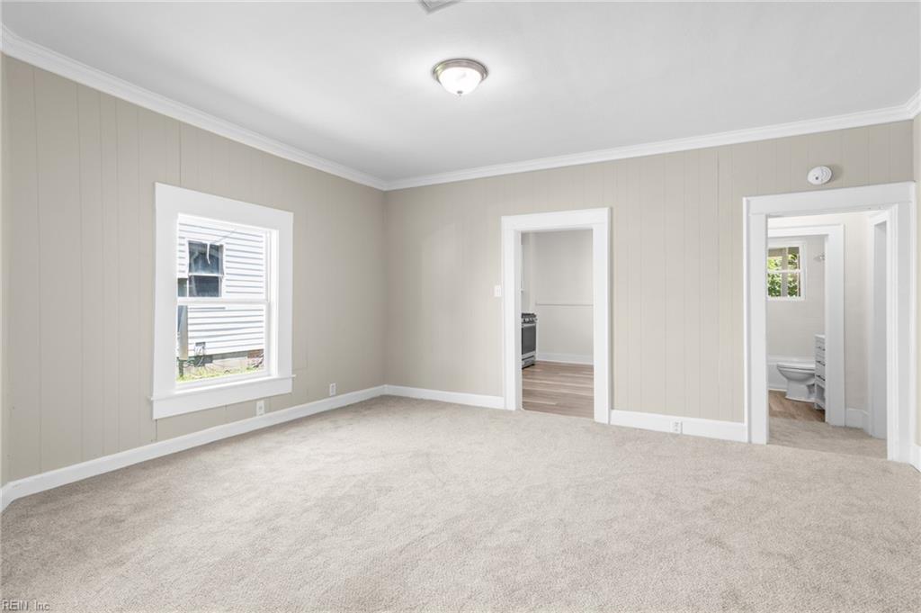 146 Pine St Property Photo 8