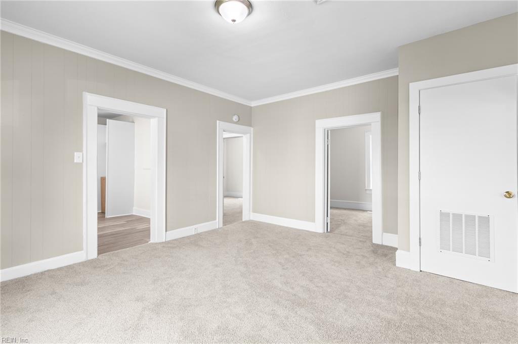 146 Pine St Property Photo 9