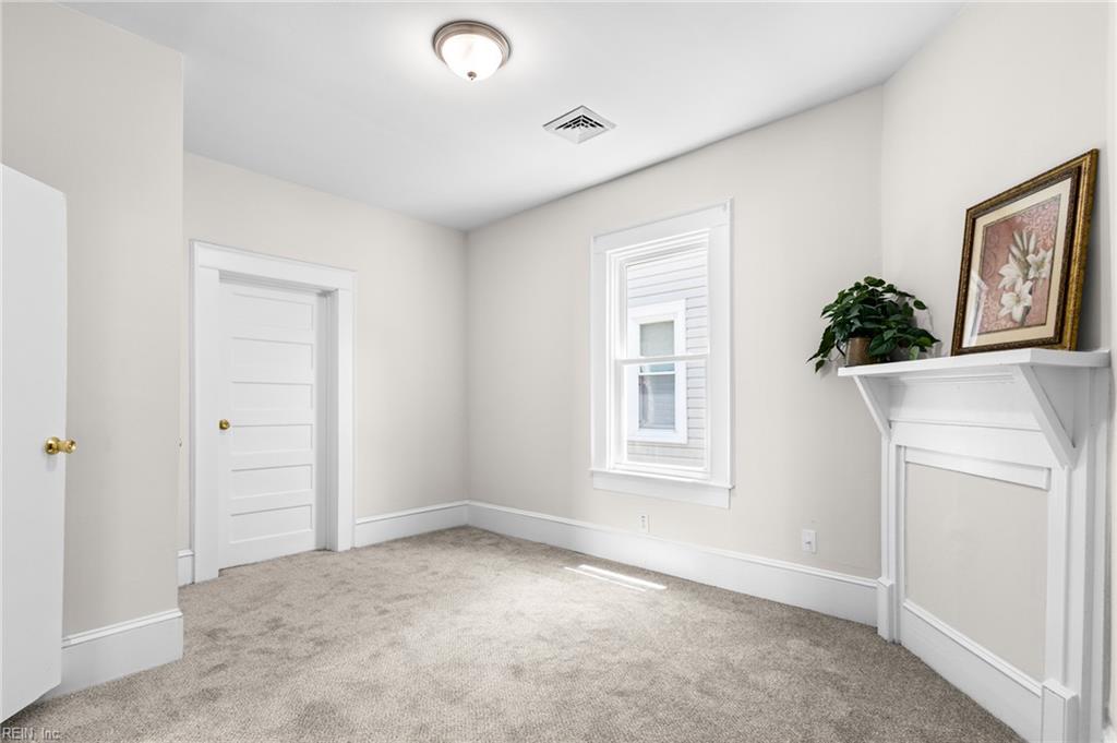 146 Pine St Property Photo 25