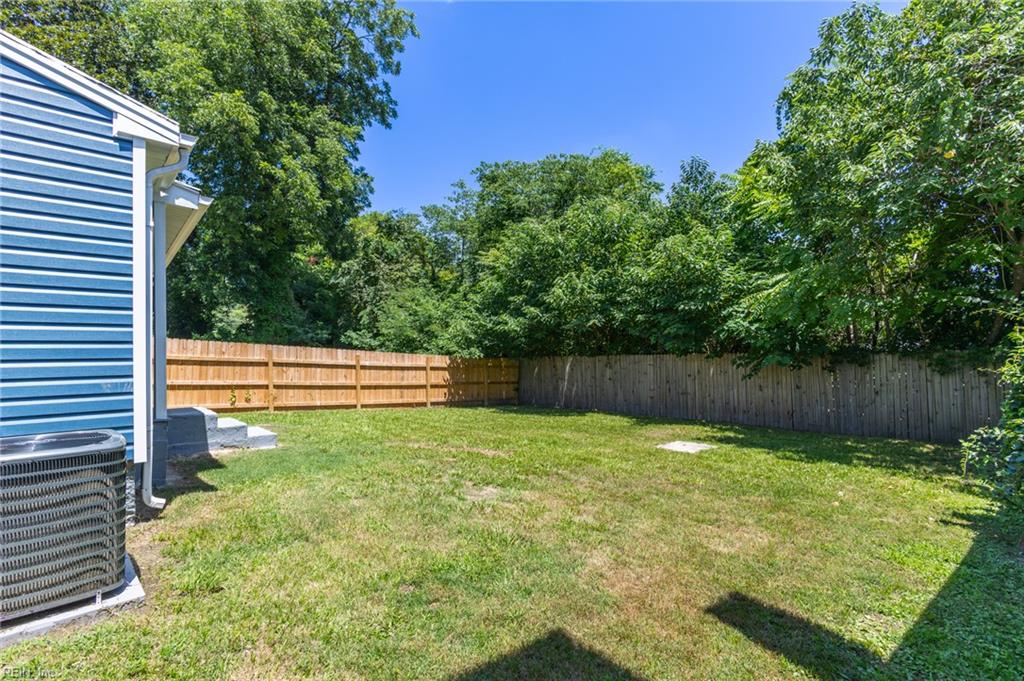 146 Pine St Property Photo 39