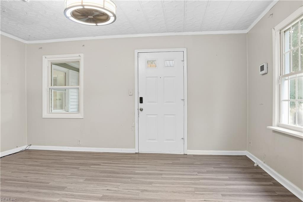 8220 Andrew Ln Property Photo 4