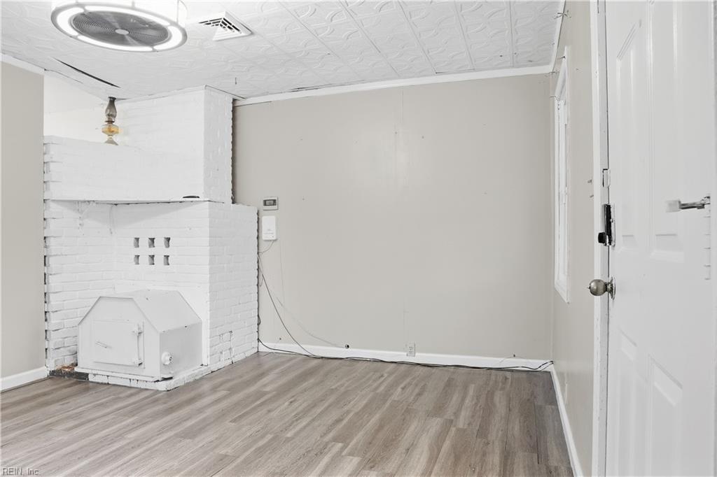 8220 Andrew Ln Property Photo 6
