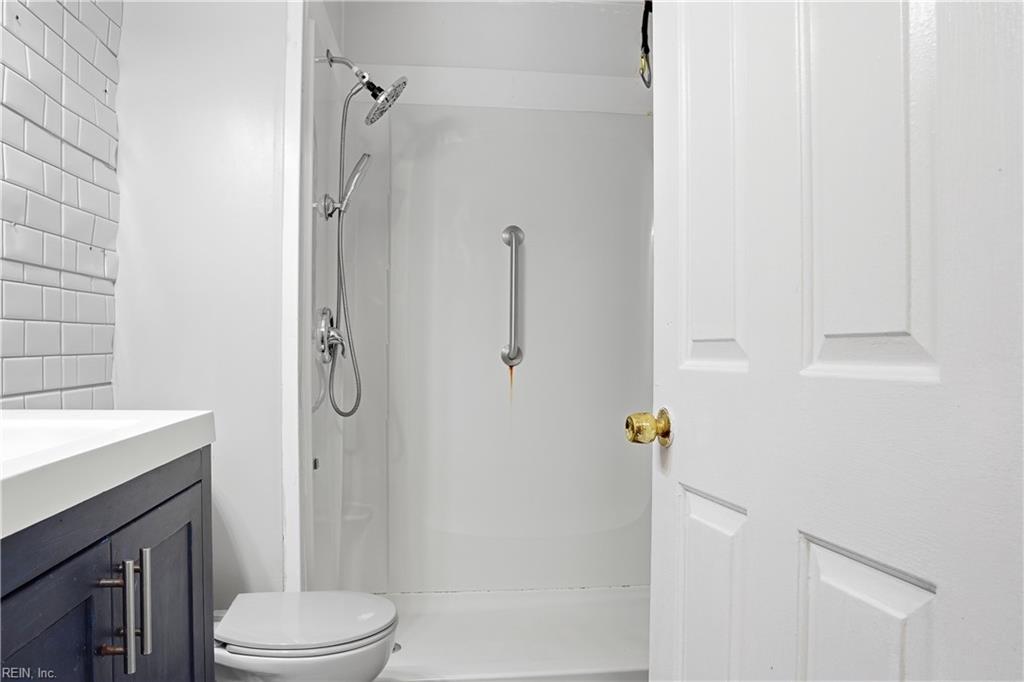 8220 Andrew Ln Property Photo 6