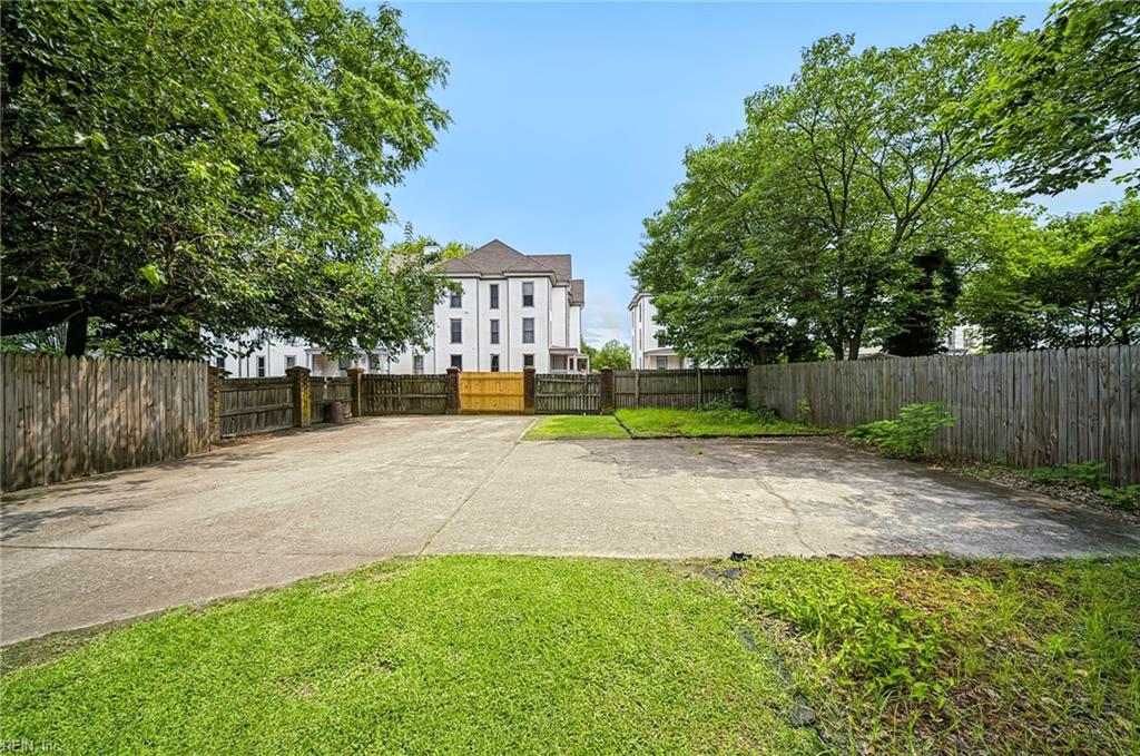 709 South St Property Photo 18