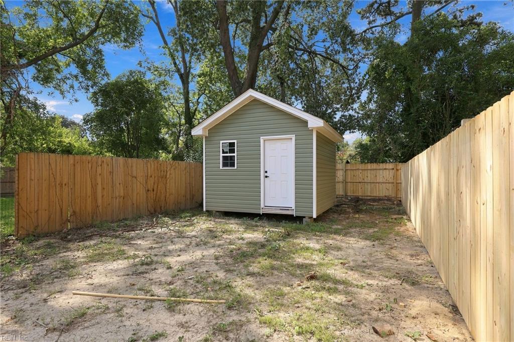 211 Claremont Ave Property Photo 27