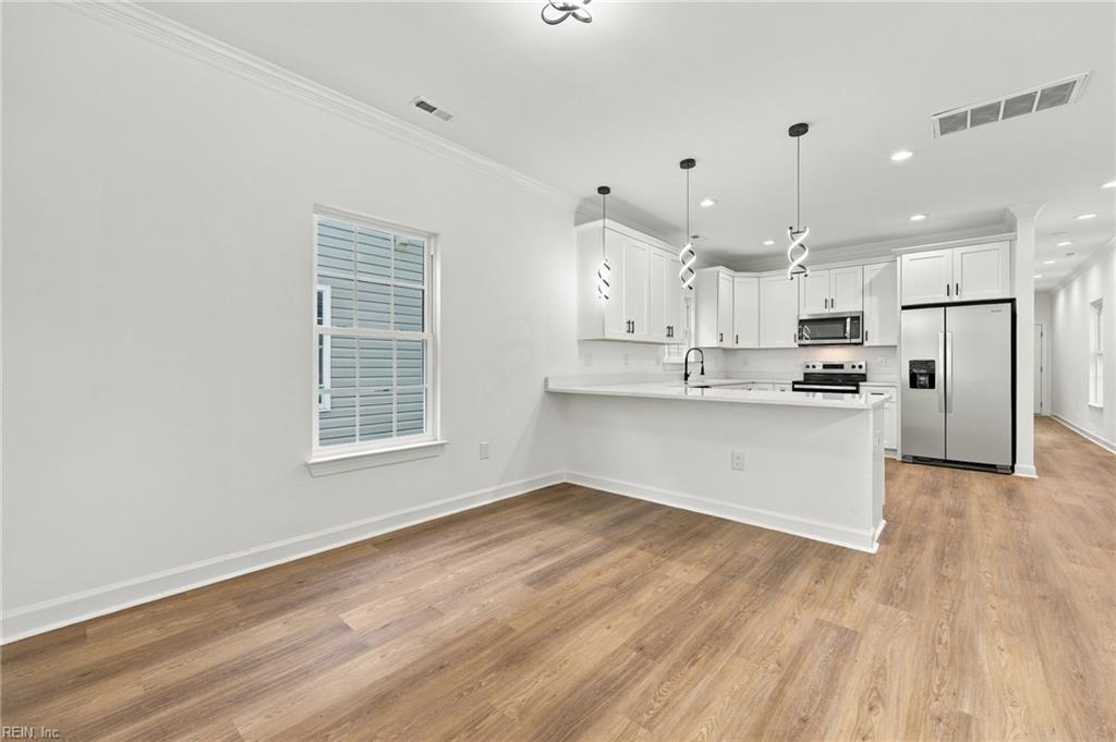 213 Claremont Ave Property Photo 11