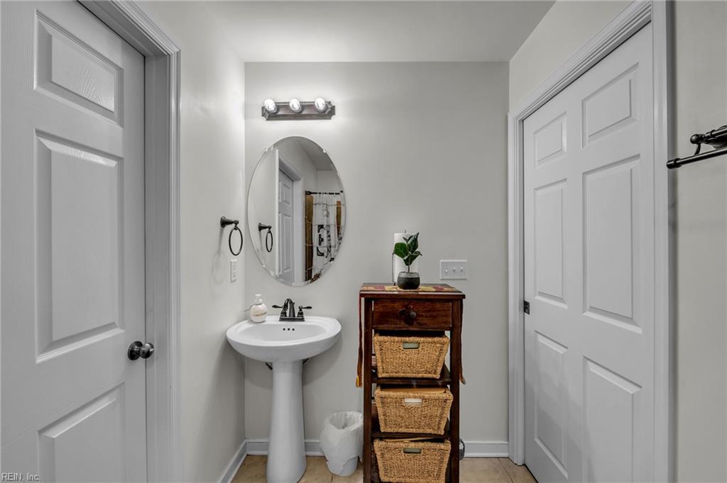 8922 E Colonial Trl Property Photo 8