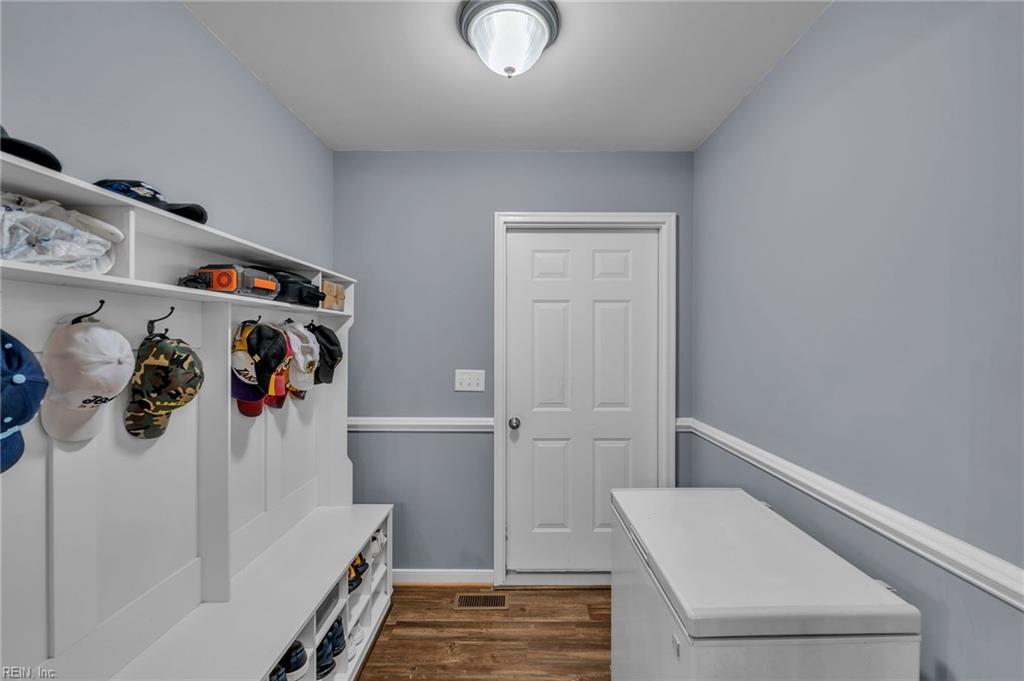 8922 E Colonial Trl Property Photo 21