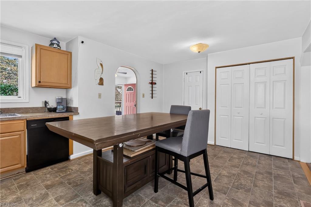 1643 Croyden Rd Property Photo 4