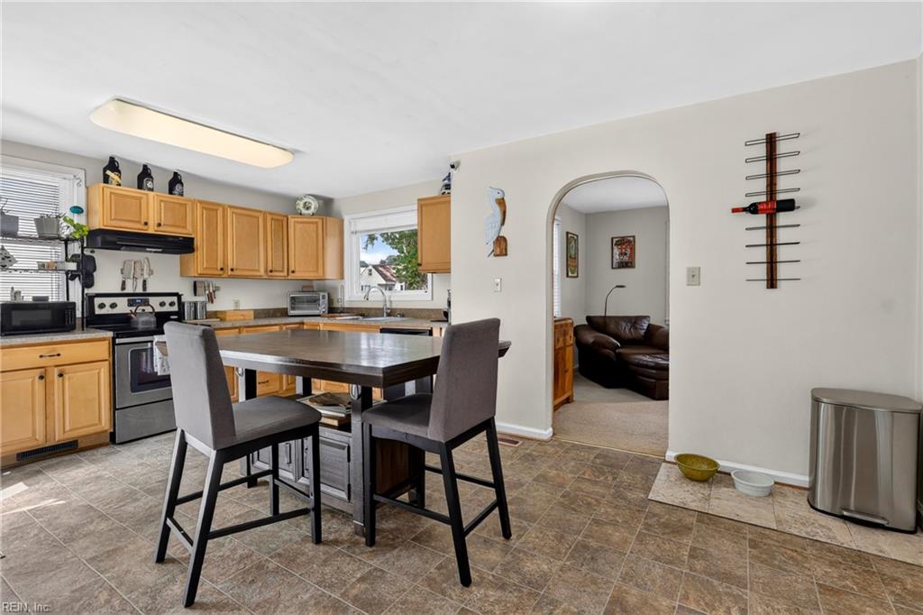 1643 Croyden Rd Property Photo 5
