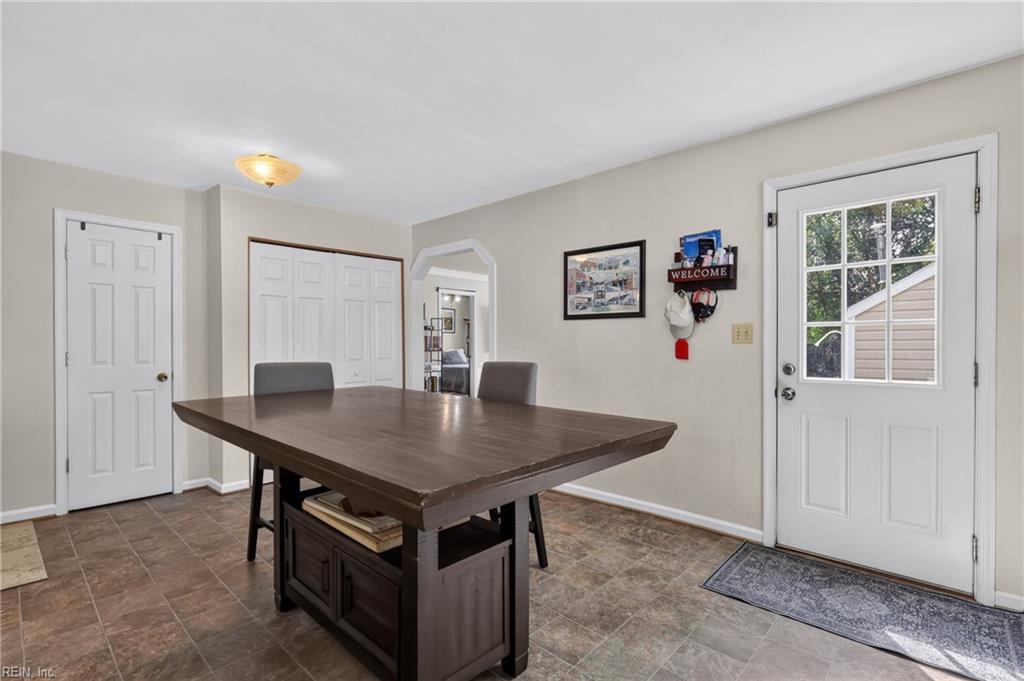 1643 Croyden Rd Property Photo 6