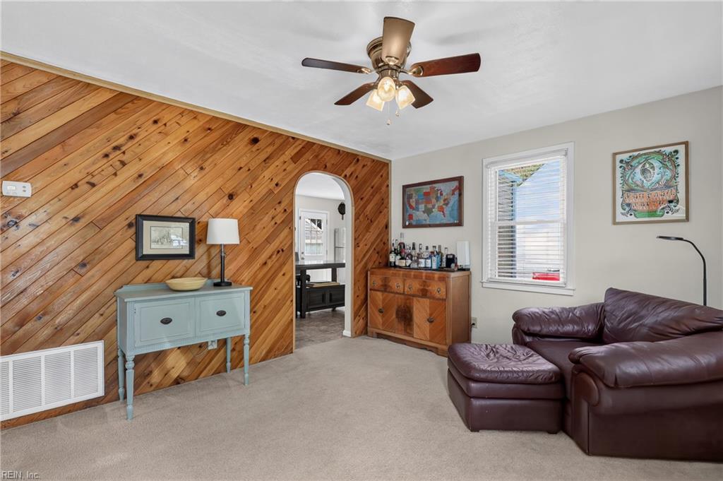 1643 Croyden Rd Property Photo 8