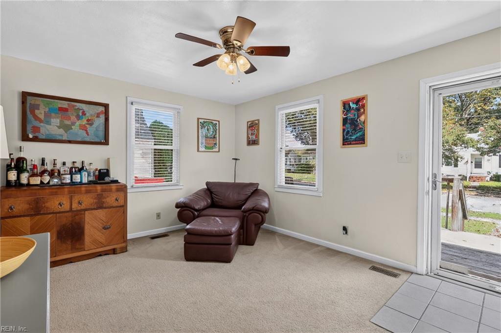 1643 Croyden Rd Property Photo 9