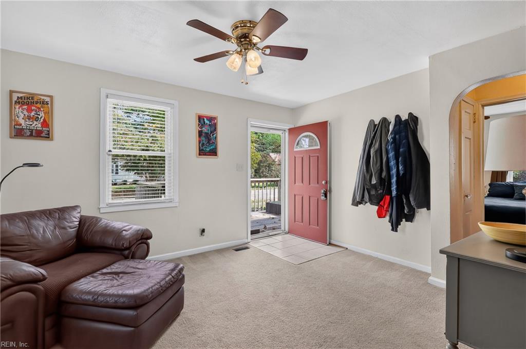 1643 Croyden Rd Property Photo 10