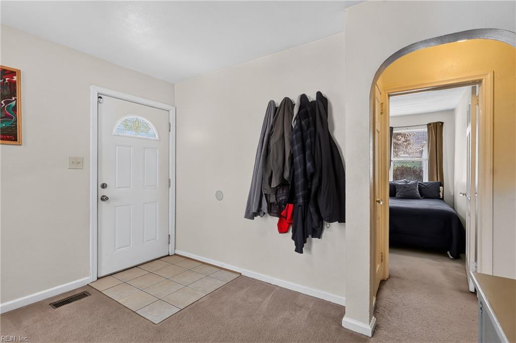 1643 Croyden Rd Property Photo 12