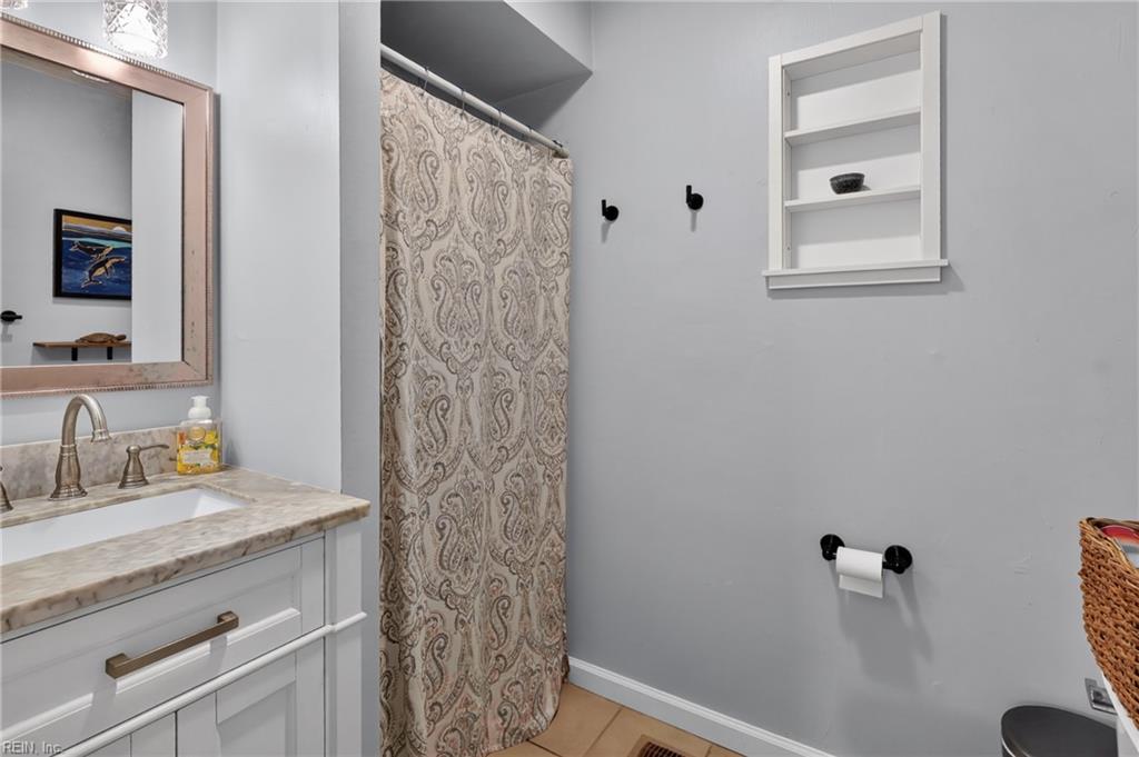 1643 Croyden Rd Property Photo 22