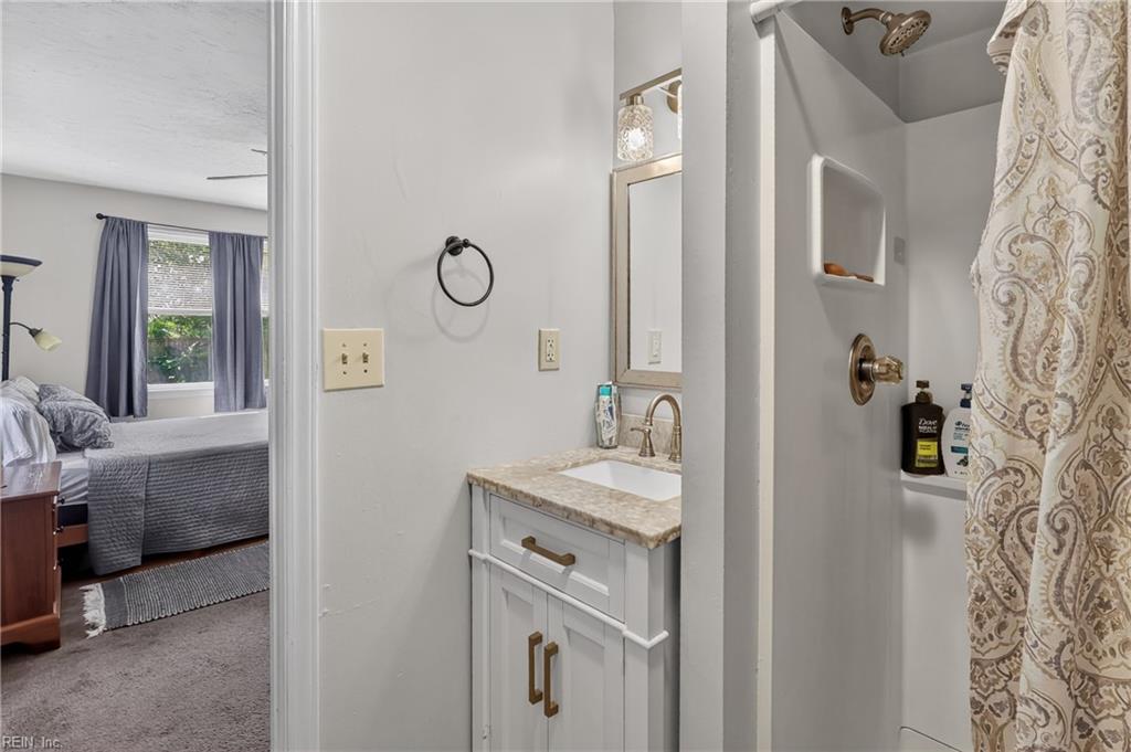 1643 Croyden Rd Property Photo 23