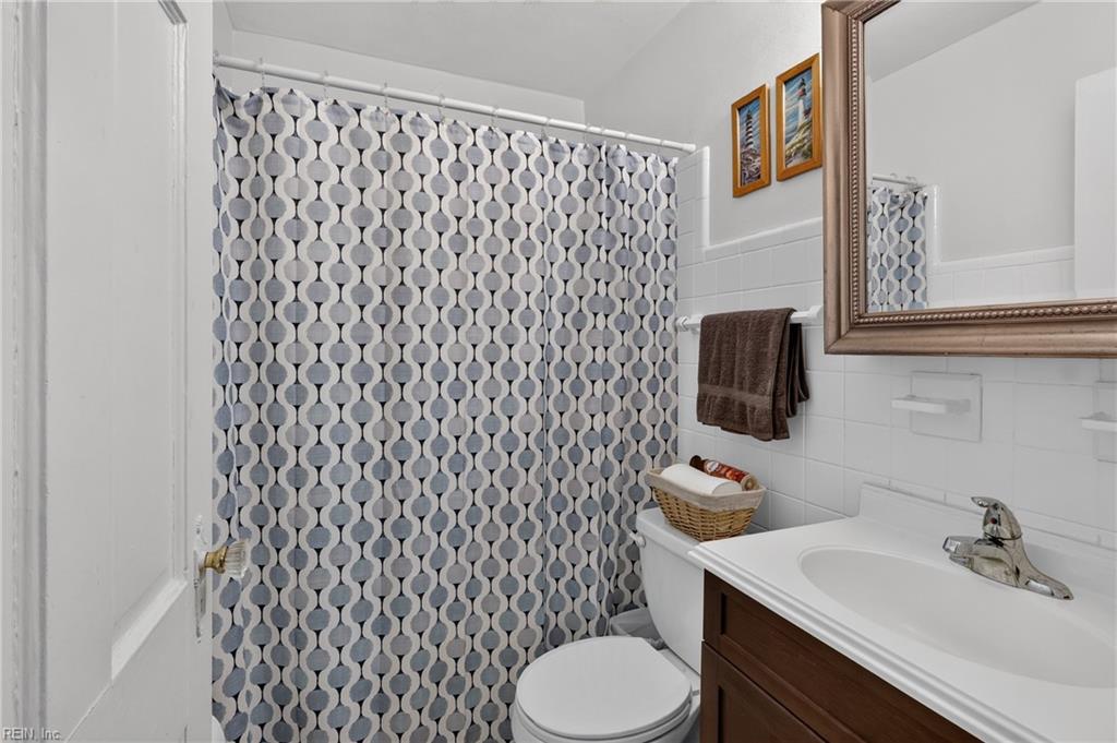 1643 Croyden Rd Property Photo 32