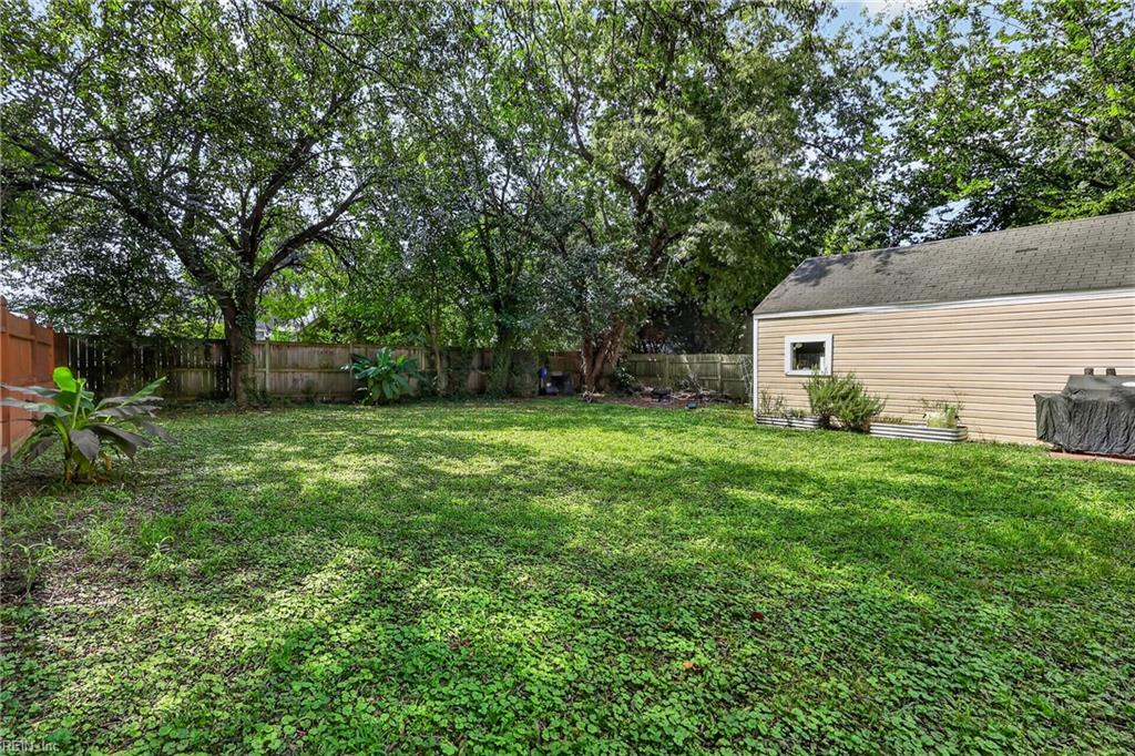 1643 Croyden Rd Property Photo 35