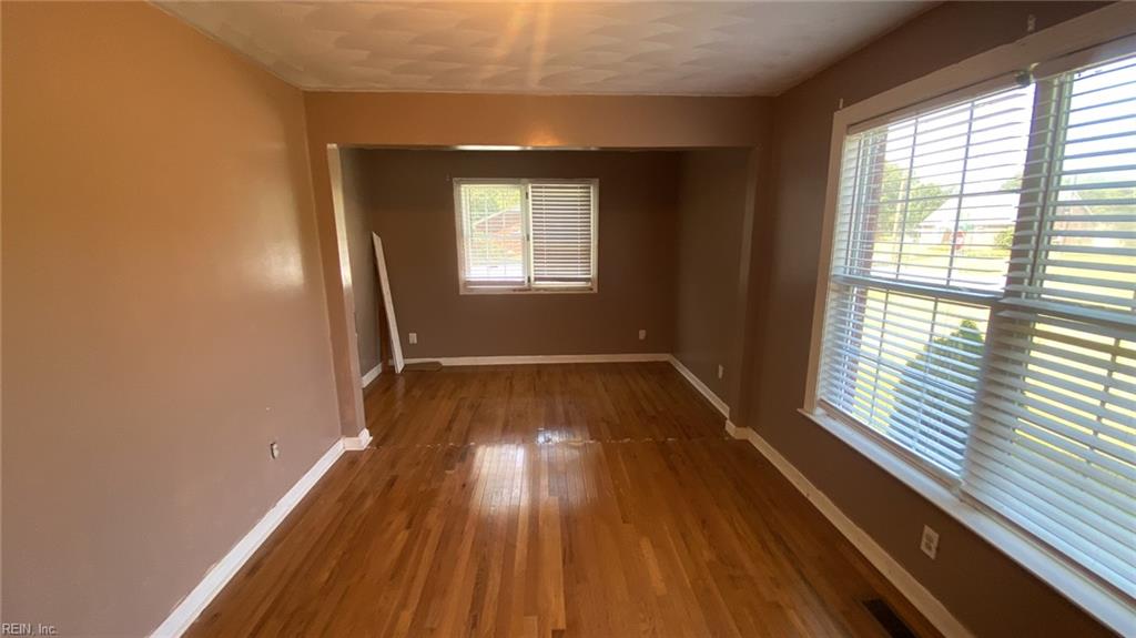26224 Rochelle St Property Photo 4