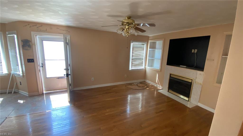 26224 Rochelle St Property Photo 5