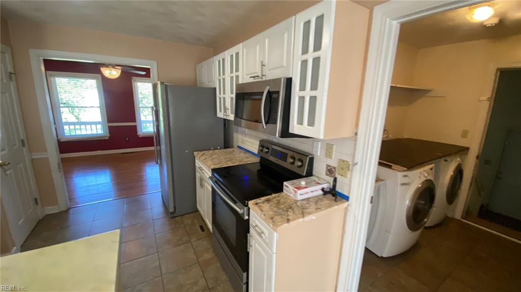 26224 Rochelle St Property Photo 6