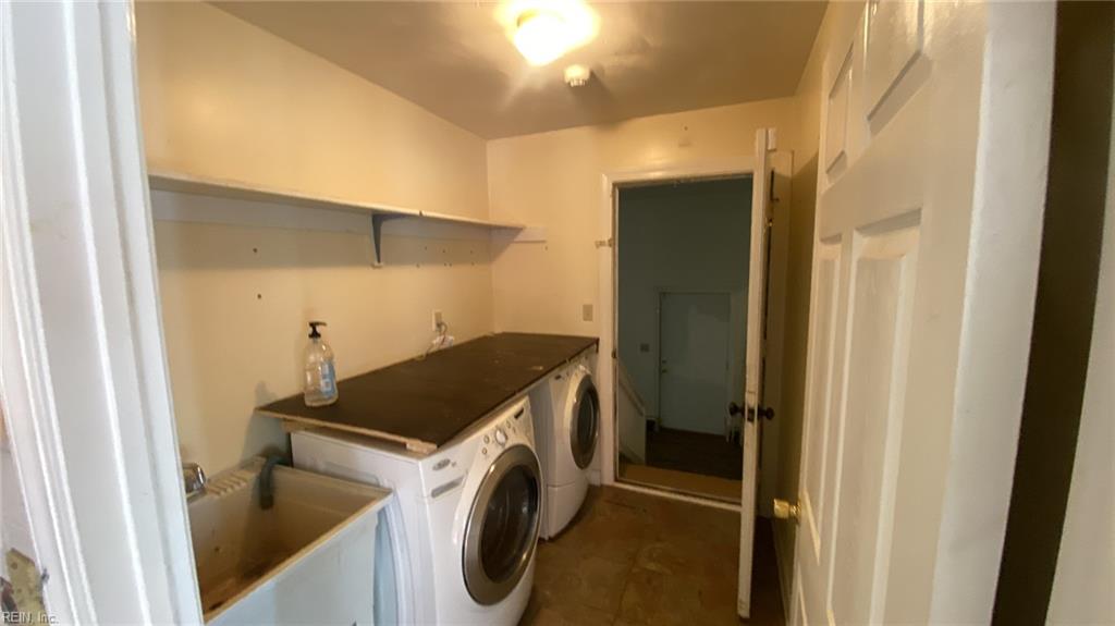 26224 Rochelle St Property Photo 7