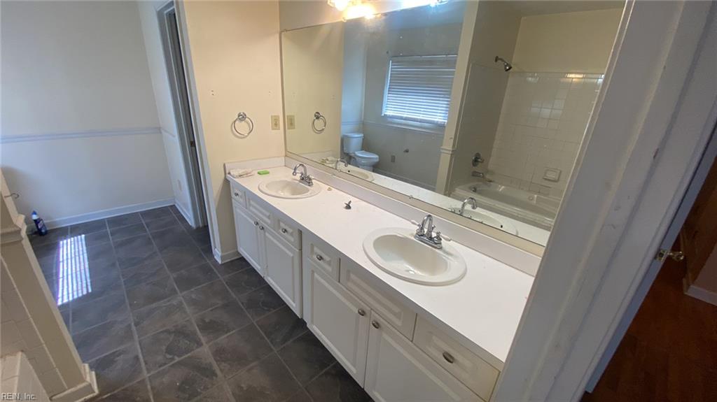 26224 Rochelle St Property Photo 11