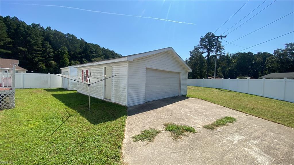 26224 Rochelle St Property Photo 13