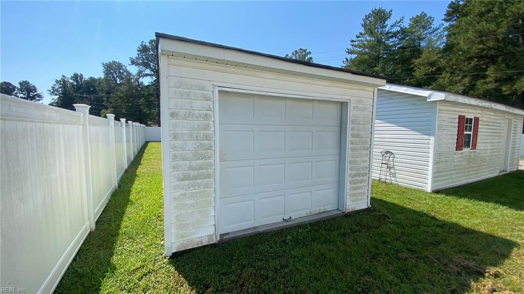 26224 Rochelle St Property Photo 14