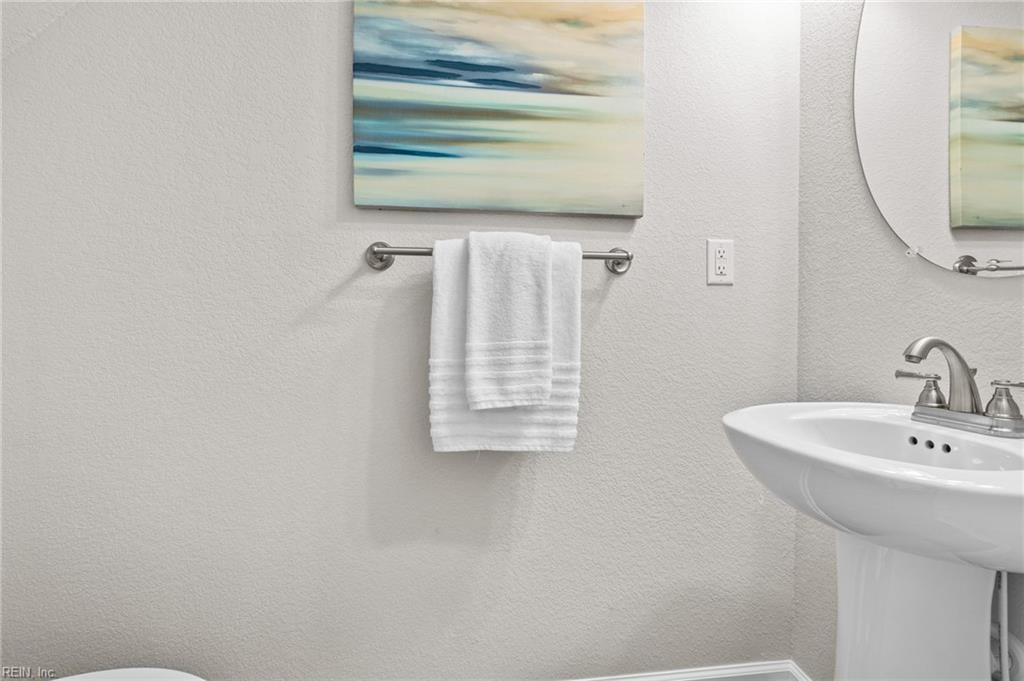 120 Taxus St Property Photo 34