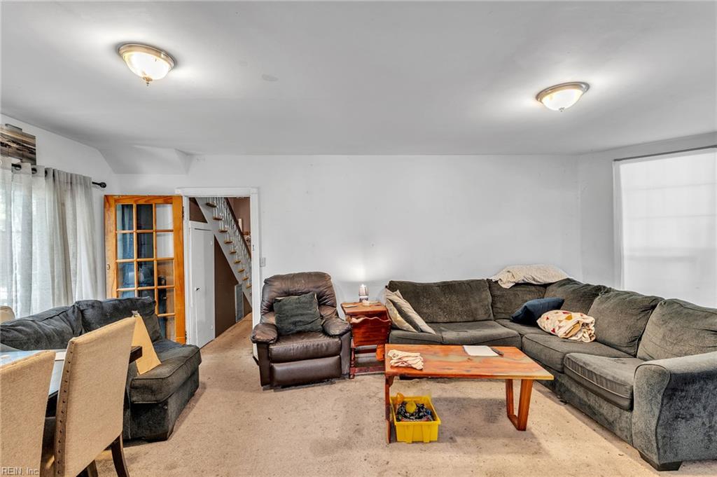 920 Godwin Ave Property Photo 7