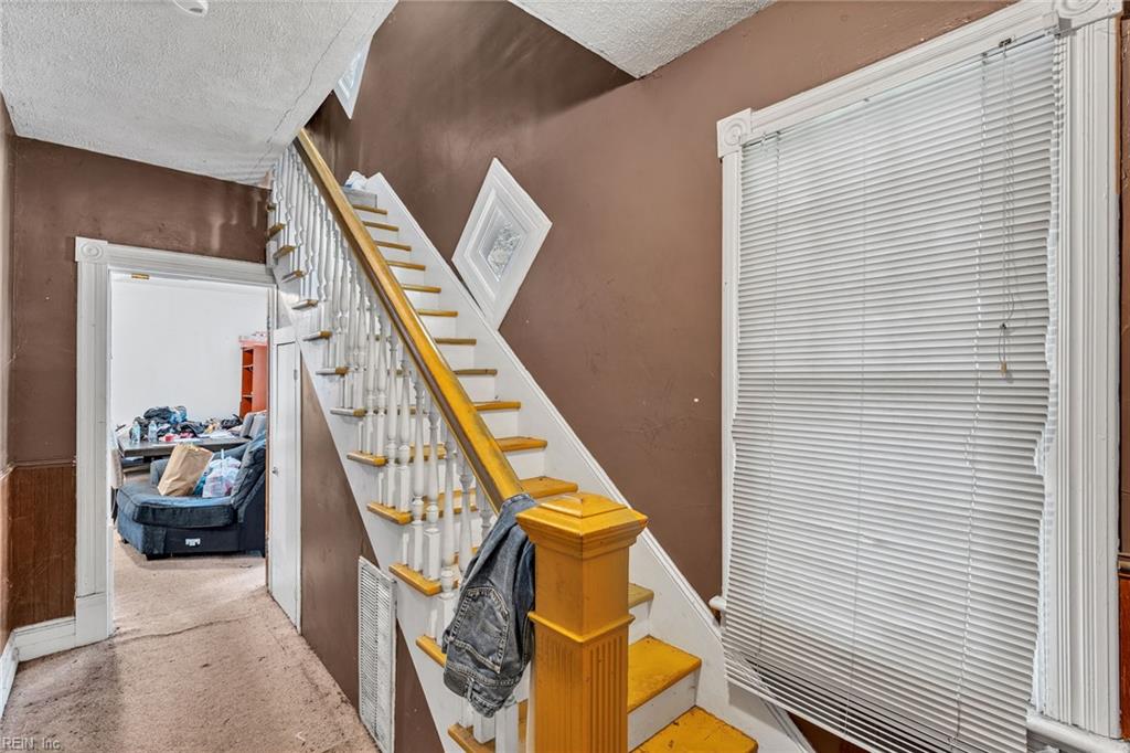 920 Godwin Ave Property Photo 16