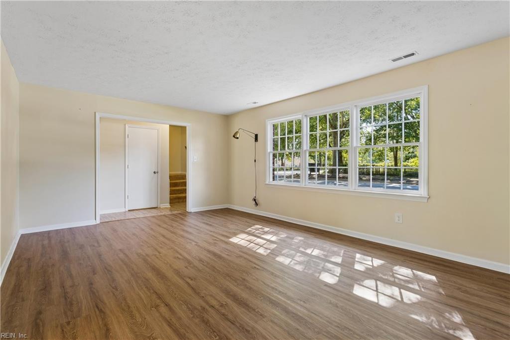 104 Willow Oaks Blvd Property Photo 10