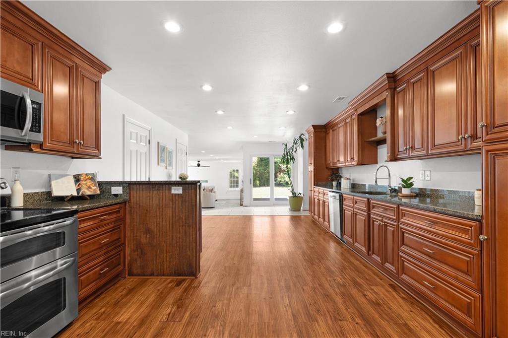 657 Johnson St Property Photo 7