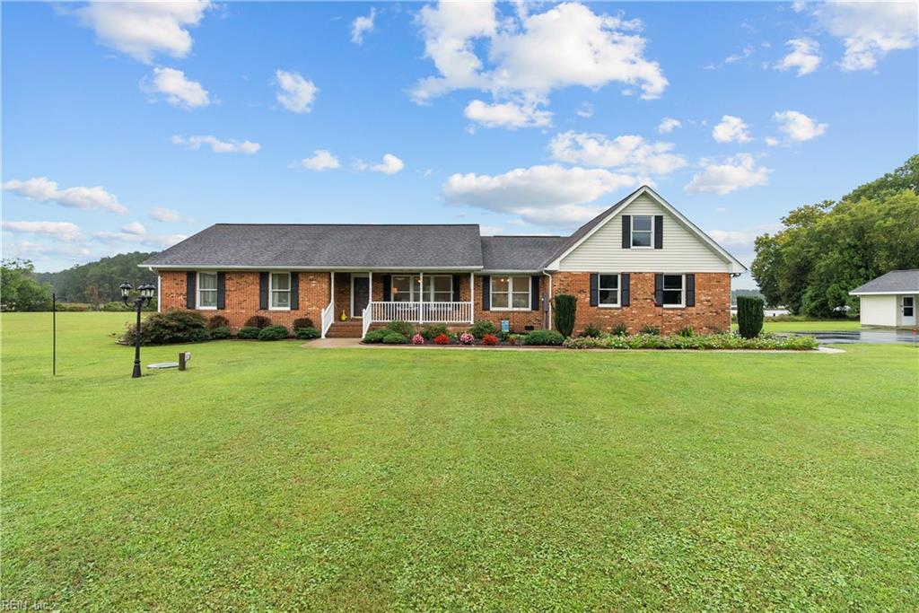 553 N End Est Property Photo 1