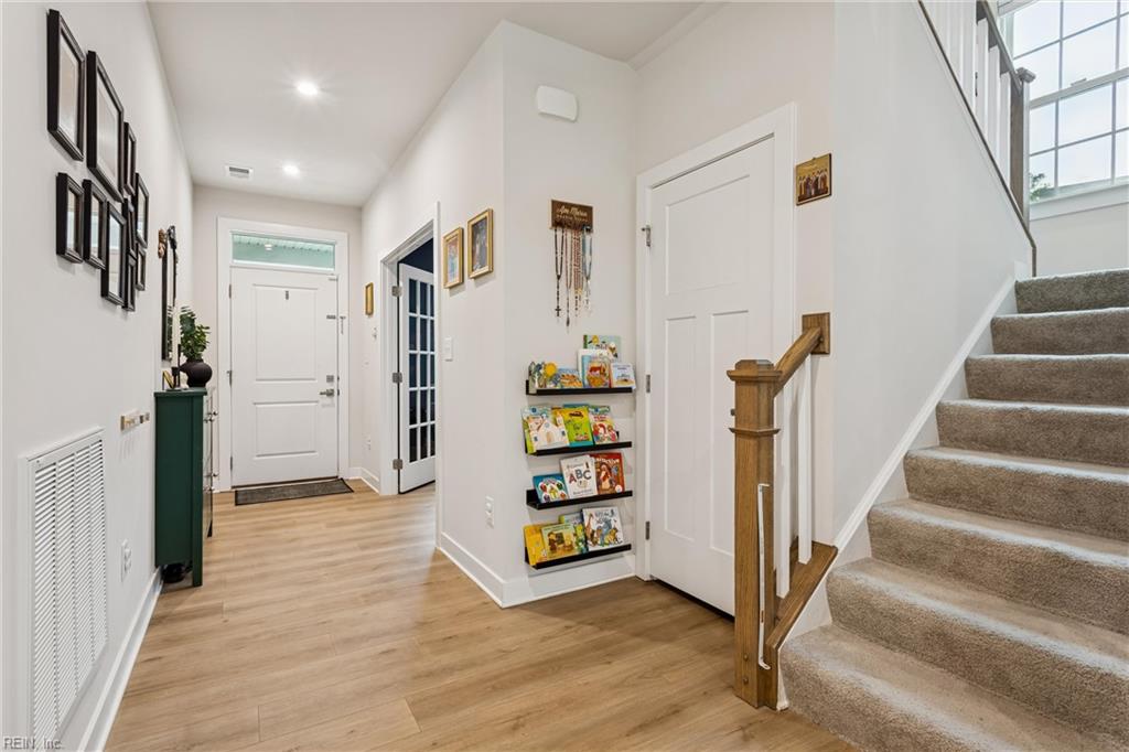 9754 Goldenrod Ct Property Photo 2