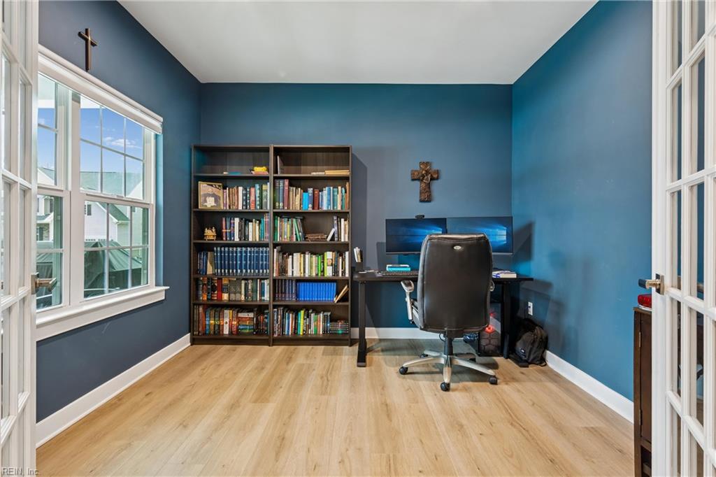 9754 Goldenrod Ct Property Photo 4